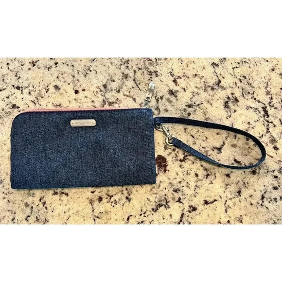 baggallini RFID DENIM Blue Currency Organizer Wristlet Zip Wallet 7.25" x 4" - Picture 1 of 10